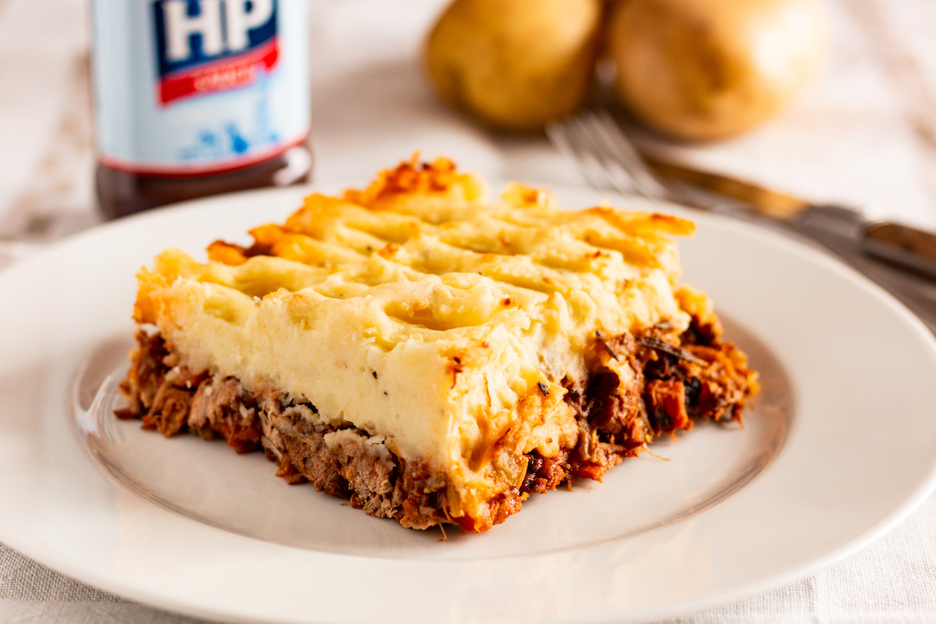 Shepherd's pie. Shepherd's pie started as an old English Recipe the pie gained popular. Shepherd's pie (a meat pie made with Lamb or Mutton). Shepherds pie PNG.