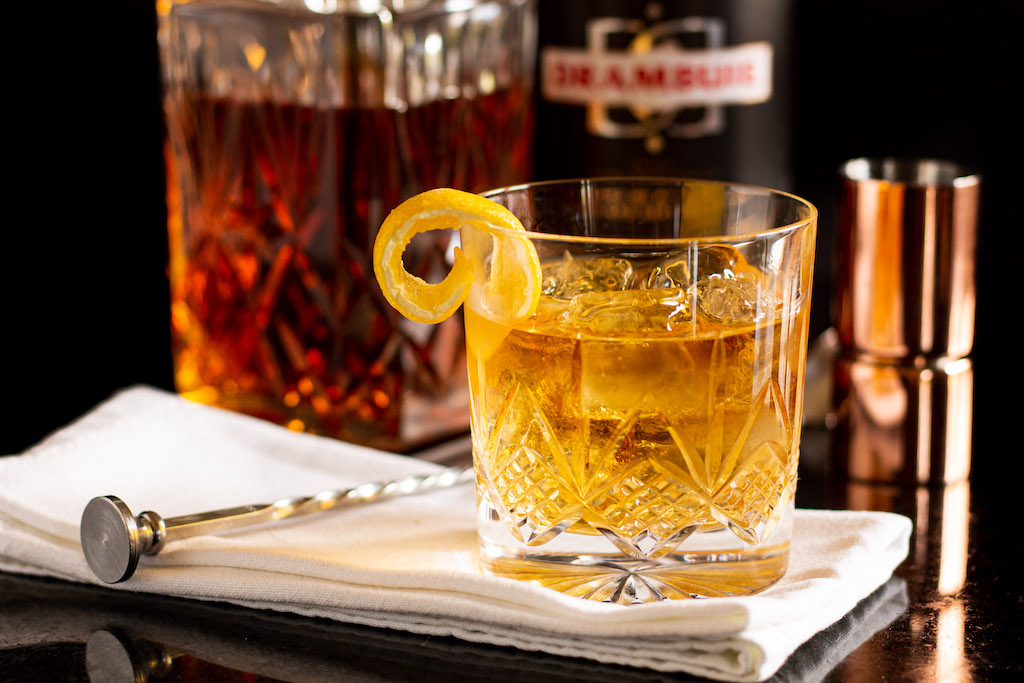 Essential Whisky Cocktail: Rusty Nail